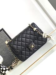 Chanel Flap Bag Black 19cm - 1