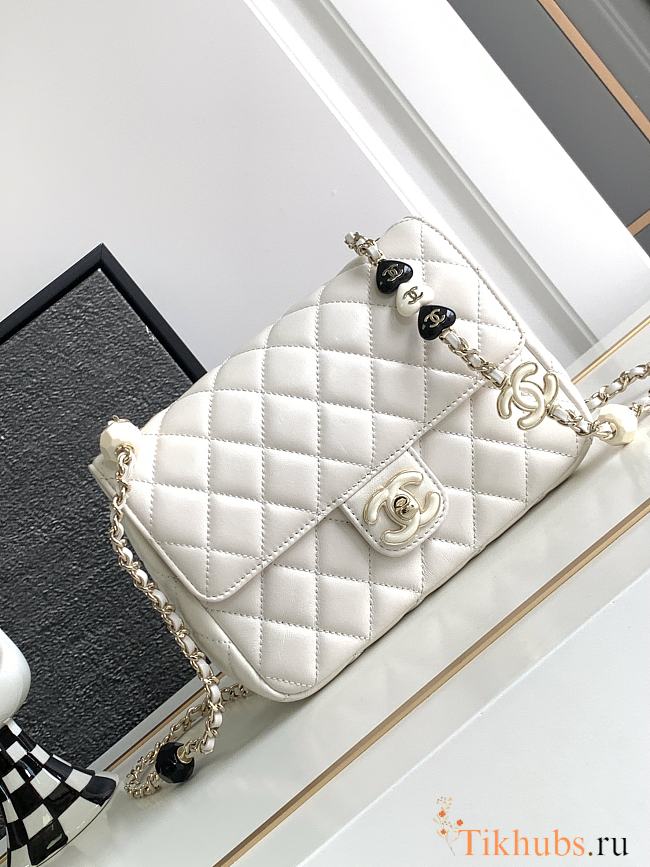 Chanel Flap Bag White 19cm - 1