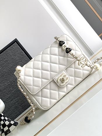 Chanel Flap Bag White 19cm