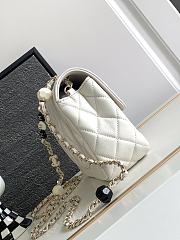 Chanel Flap Bag White 19cm - 5