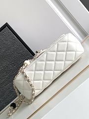 Chanel Flap Bag White 19cm - 4