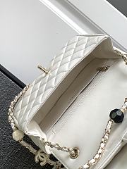 Chanel Flap Bag White 19cm - 3