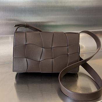 Bottega Veneta Cassette Light Brown 23x15x5cm