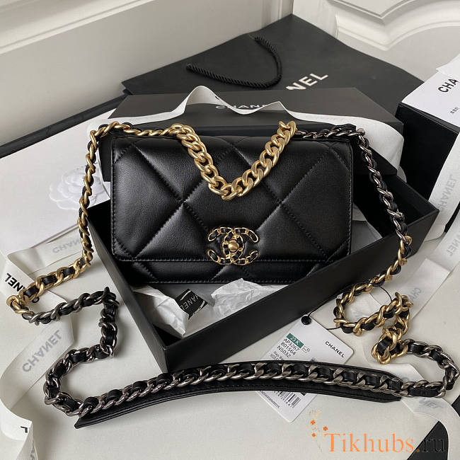 Chanel 19 Woc Wallet On Chain Black Gold 19cm - 1