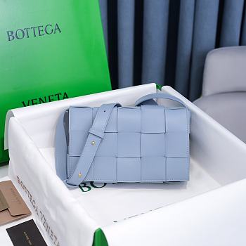 Bottega Veneta Intrecciato Leather Crossbody Bag In Blue 23x15x5cm