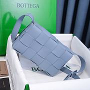 Bottega Veneta Intrecciato Leather Crossbody Bag In Blue 23x15x5cm - 3
