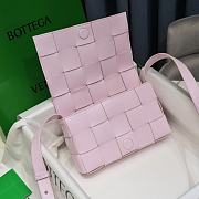 Bottega Veneta Intrecciato Leather Crossbody Bag In Light Pink 23x15x5cm - 6