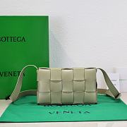 Bottega Veneta Intrecciato Leather Crossbody Bag In Green 23x15x5cm - 5