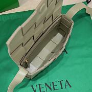 Bottega Veneta Intrecciato Leather Crossbody Bag In Green 23x15x5cm - 3