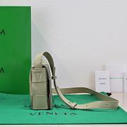 Bottega Veneta Intrecciato Leather Crossbody Bag In Green 23x15x5cm - 2