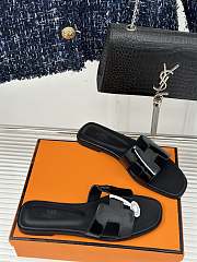 Hermes Oran Patent Black Slipper - 5