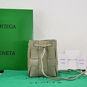 Bottega Veneta Cassette Cross-Body Bucket Green Bag 19x14x13cm - 4