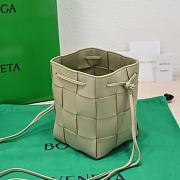 Bottega Veneta Cassette Cross-Body Bucket Green Bag 19x14x13cm - 3