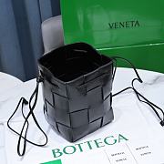 Bottega Veneta Cassette Cross-Body Bucket Black Bag 19x14x13cm - 4