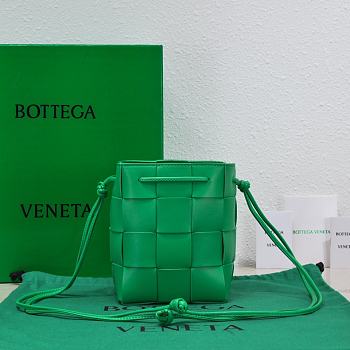 Bottega Veneta Cassette Cross-Body Bucket Bag Green 19x14x13cm