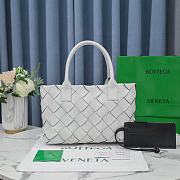 Bottega Veneta Cabat White Small Intrecciato Tote Bag 33x23x12cm - 6