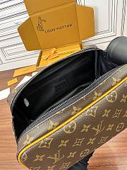 Louis Vuitton LV Dopp Kit Pouch Radiant Sun 28 x 15 x 16.5 cm - 4