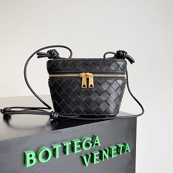 Bottega Veneta Intrecciato Mini Vanity Case Black 18x12.5x8cm