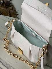 Louis Vuitton LV Favorite White Green Bag 24 x 14 x 9 cm - 6