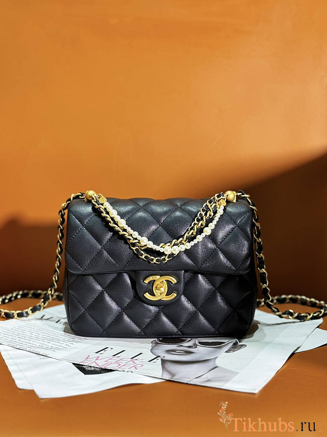 Chanel Flap Bag Lustrous Lambskin Black Pearls 19.5x14.5x7.5cm - 1