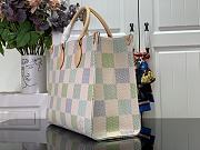 Louis Vuitton LV OnTheGo MM Pistachio 35 x 27 x 14 cm  - 4