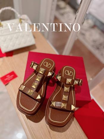 Valentino Roman Stud Platform Brown Slides