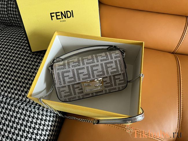 Fendi Baguette Mini Silver Bag Crystal 20x13x5cm - 1