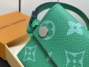 Louis Vuitton LV Necklace Card Holder Green 7.6 x 10 x 0.5 cm - 2