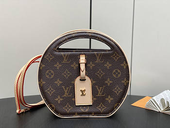 Louis Vuitton LV Around Me PM Bag 22.5 x 21 x 7 cm