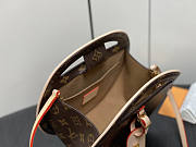 Louis Vuitton LV Around Me PM Bag 22.5 x 21 x 7 cm - 2