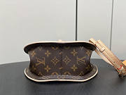 Louis Vuitton LV Around Me PM Bag 22.5 x 21 x 7 cm - 3