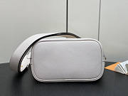 Louis Vuitton LV Lock and Walk Bag White 20 x 20.5 x 12 cm - 5