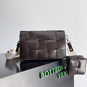 Bottega Veneta Cassette Bag Brown 26x16x6.5cm - 1