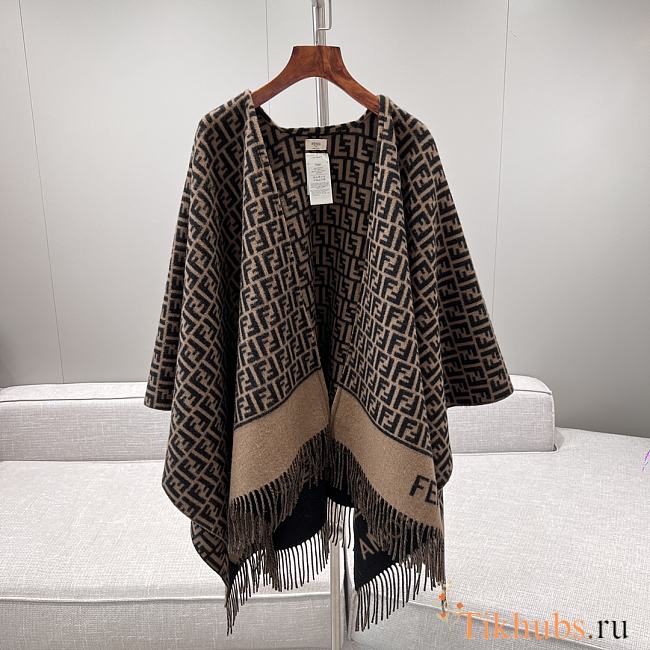 Fendi Cape 02 135x135cm - 1