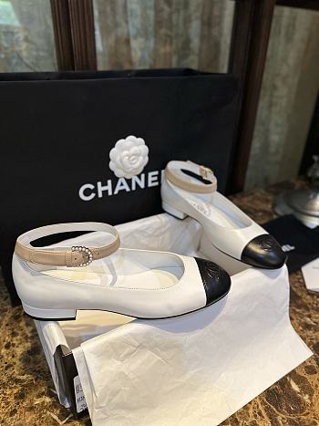 Chanel Black White Flat