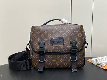 Louis Vuitton LV Trail Messenger Monogram 31 x 22 x 11 cm