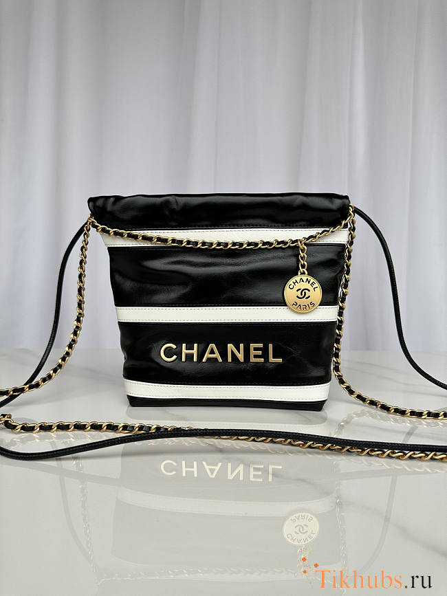 Chanel 22 Handbag Black White 20x19x6cm - 1