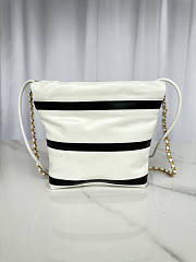 Chanel 22 Handbag White Black 20x19x6cm - 5