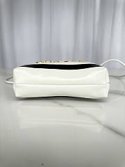 Chanel 22 Handbag White Black 20x19x6cm - 4