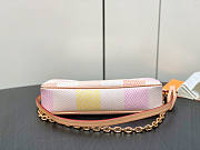 Louis Vuitton LV Pochette Accessoires Peach Pink 23.5 x 13.5 x 4 cm - 5