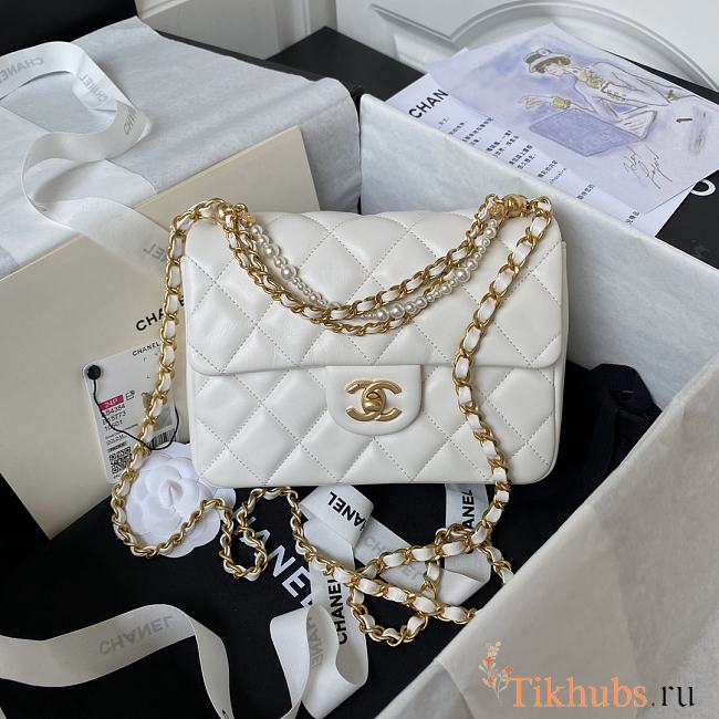 Chanel Flap Bag Lustrous Lambskin White Pearls 19.5x14.5x7.5cm - 1
