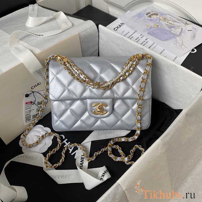 Chanel Flap Bag Lustrous Lambskin Grey Pearls 19.5x14.5x7.5cm - 1