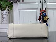 Louis Vuitton LV Dauphine Soft MM White 24 x 17 x 9 cm - 6