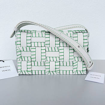 Bottega Veneta Cassette Intrecciato Bag White/parakeet 23x15x5.5cm