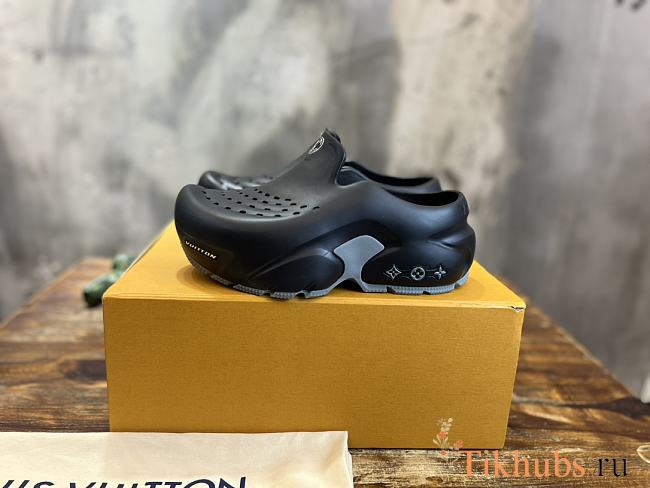 Louis Vuitton LV Shark Clogs 'Black' - 1