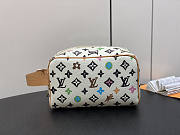 Louis Vuitton LV Locker Dopp Kit White 23x13x12cm - 1