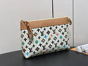 Louis Vuitton LV Pochette Voyage Souple White 30 x 21 x 7.5 cm - 5