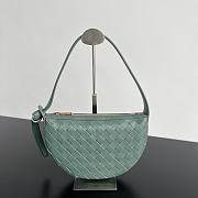 Bottega Veneta Half Moon Zipped Green Shoulder Bag 23x15x4cm - 1