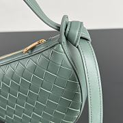 Bottega Veneta Half Moon Zipped Green Shoulder Bag 23x15x4cm - 2
