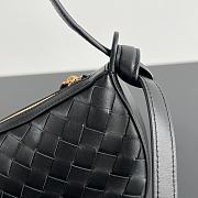 Bottega Veneta Half Moon Zipped Black Shoulder Bag 23x15x4cm - 2